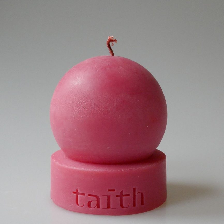 Rosa taith Kugelkerze – minimalistische runde Designkerze aus Wachs