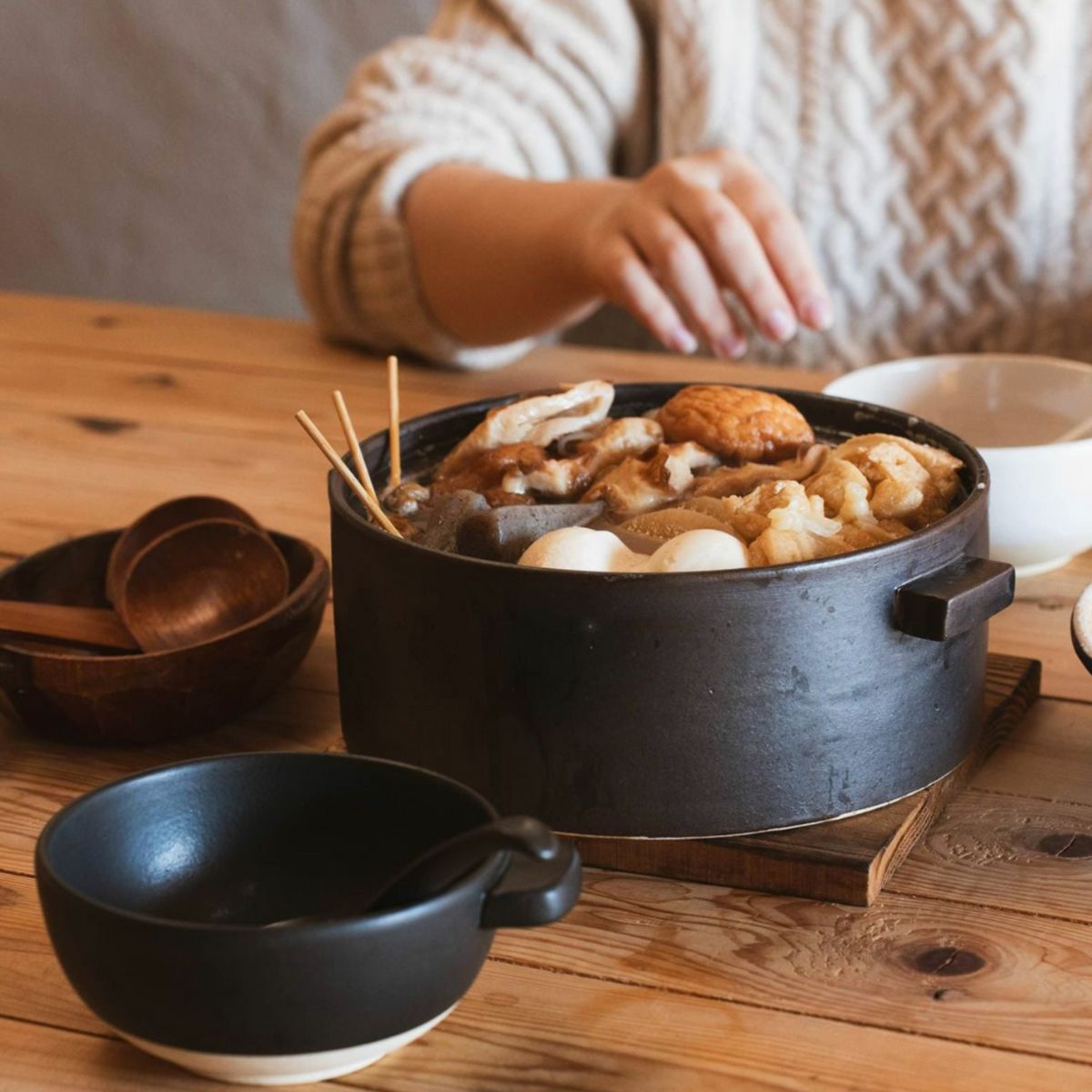 Japacolle Donabe – black Japanese ceramic pot with warm stew on the table