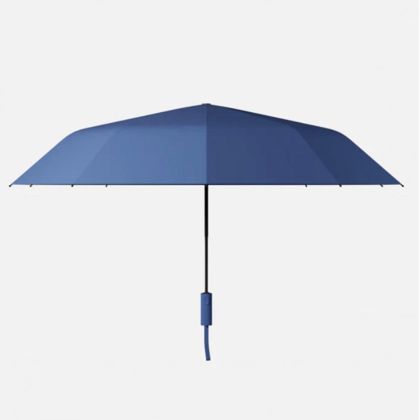 BlauerTaschenschirm Isonic von Sapor Design, geöffnet und mit schlankem, modernem Griffdesign