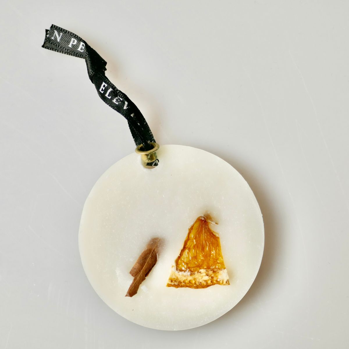 Duftanhänger aus Wachs von Eleven People